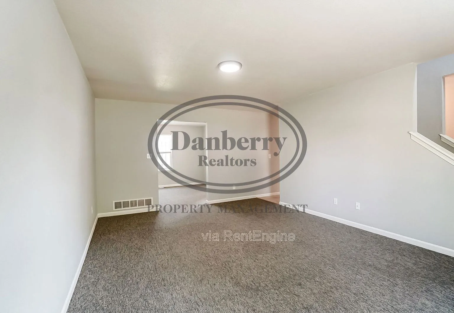 7 bed, 3.0 bath, 1800 sqft, $2,550 — Photo 3