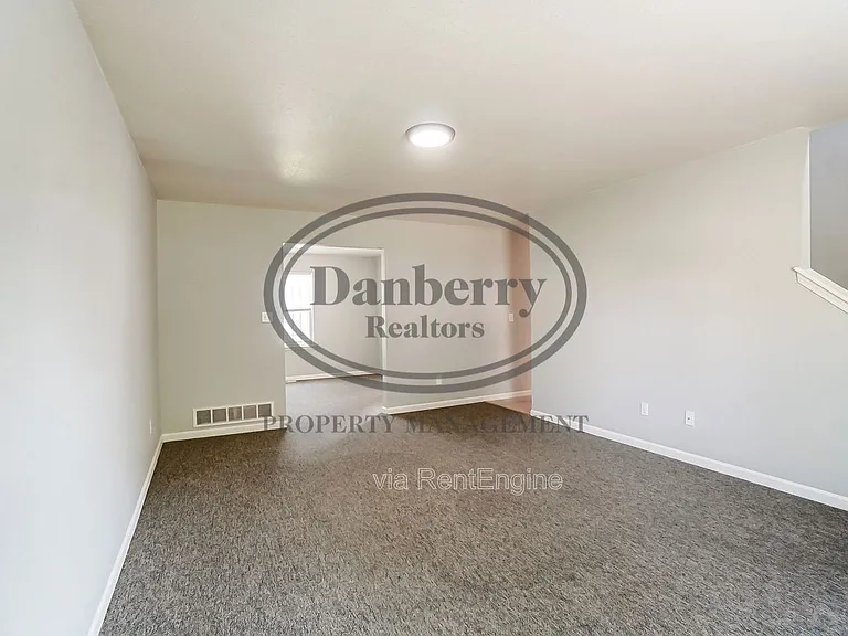 3704 Willow Run Dr — Photo 3