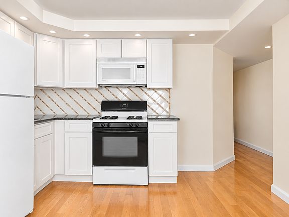 2nd image of 305 12th St #1