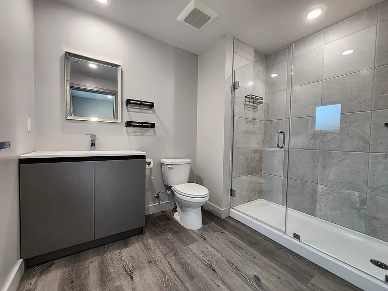 7040 N Woodman Ave #105 — Photo 14