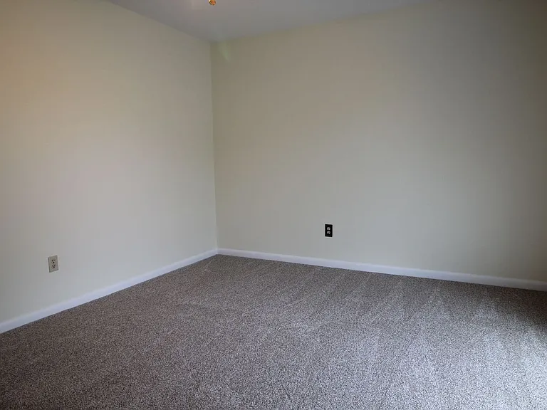 220 Clover Ln — Photo 12