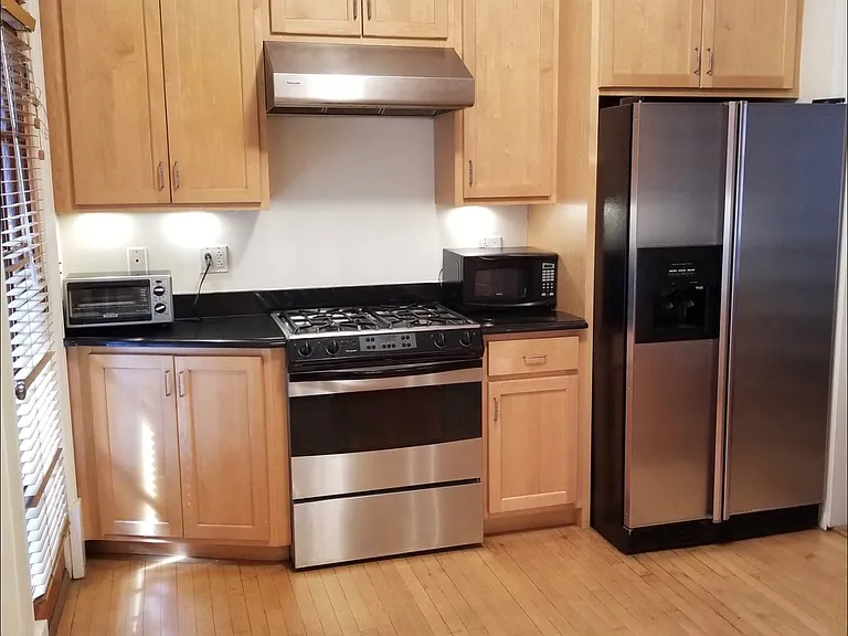38 Hanson St #2 — Photo 5