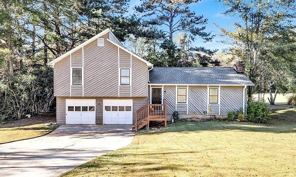 1st image of 450 Valley Woods Cir SE