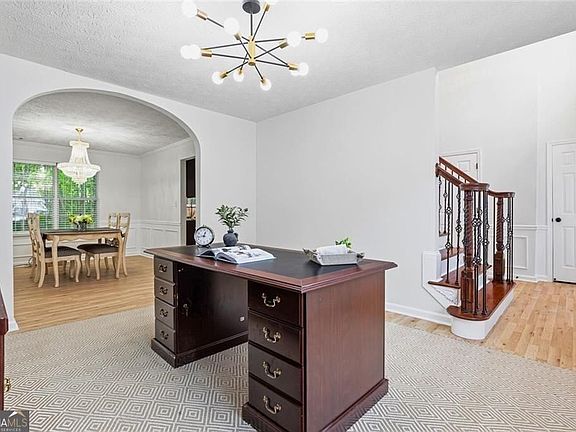 4th image of 1075 Hidden Pond Ln