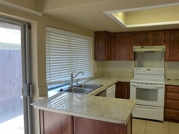 3rd image of 2115 Oak Brook Dr