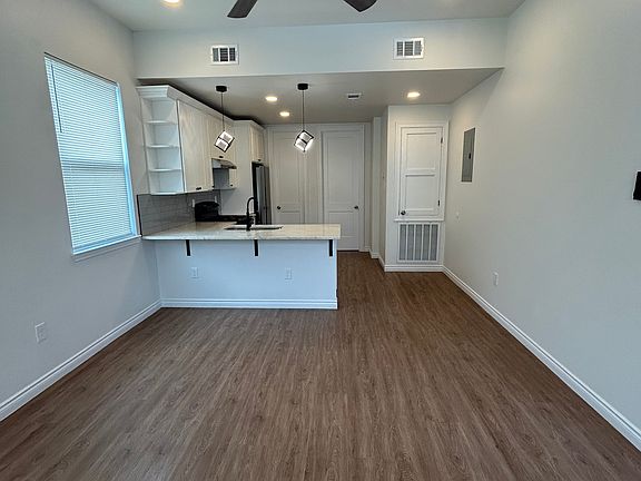3rd image of 3032 Toledano St #3034