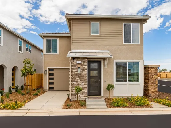 1108 Vanguard Way W, Madera, CA 93636