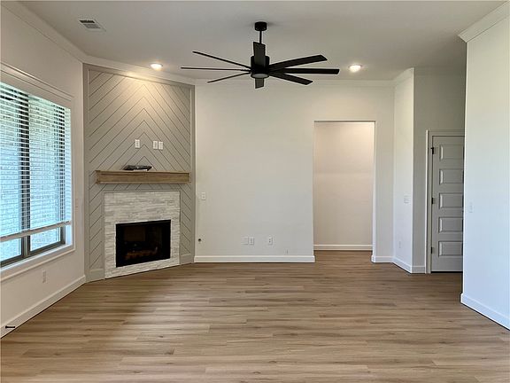 4th image of 803 Jenison Rd