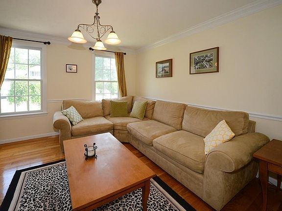 5th image of 7 Burnham Ct