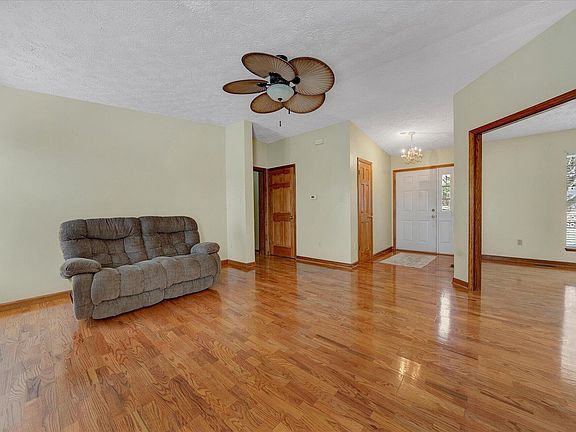 3rd image of 1062 Hidden Glen Ln