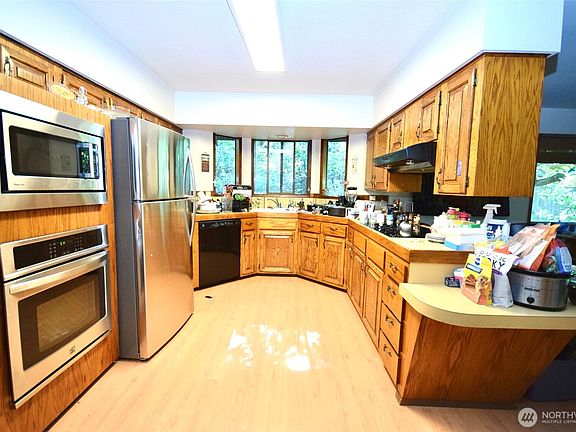 5th image of 152 Charles Way