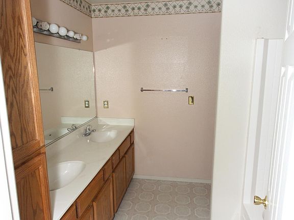 4th image of 13768 S Luis Ct