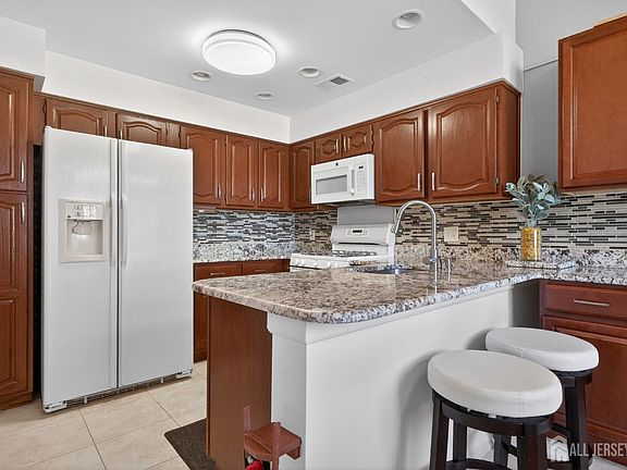 3rd image of 48 Winthrop Rd #C