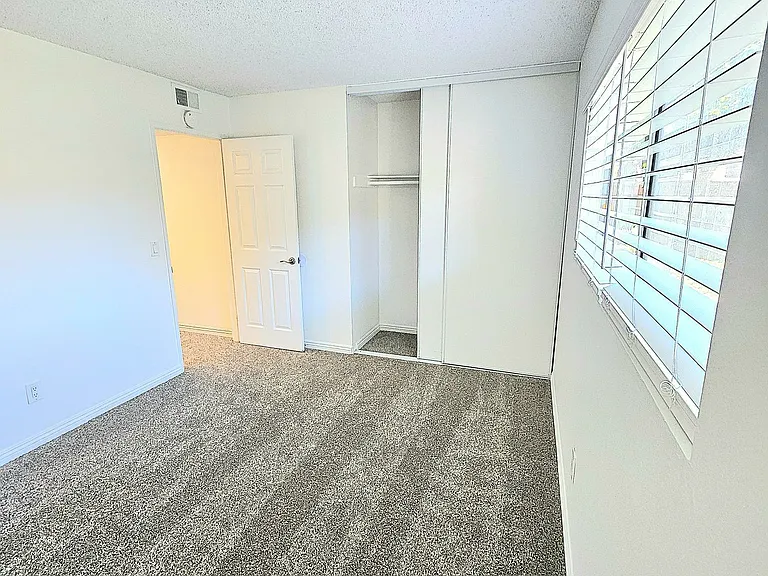 Beach Walk Apartments — Photo 36