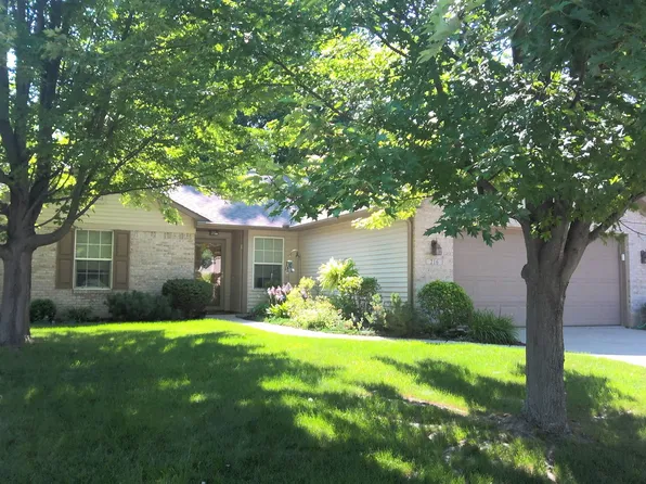 216 Stormy Ct, Fort Wayne, IN 46804