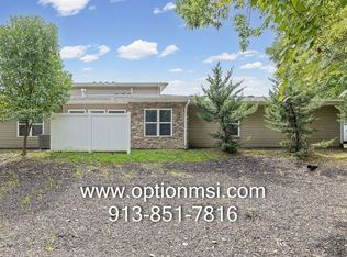 422 N Clayview Dr, Liberty, MO 64068