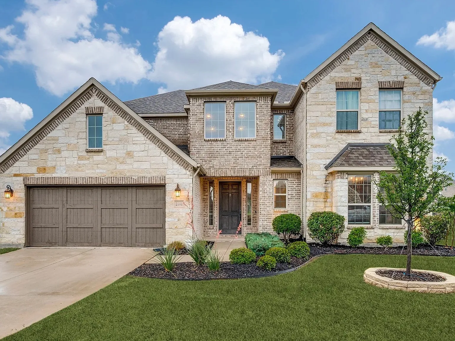 5 bed, 4630 sqft, $4,400 — Photo 1