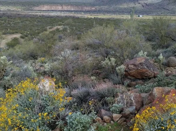7250 S Santa Maria River Rd, Bagdad, AZ 86321