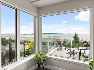 15507 Columbia Ave, White Rock, BC V4B 1K5