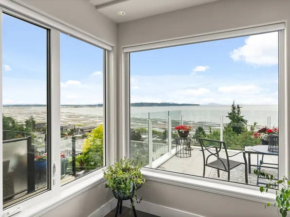 15507 Columbia Ave, White Rock, BC V4B 1K5