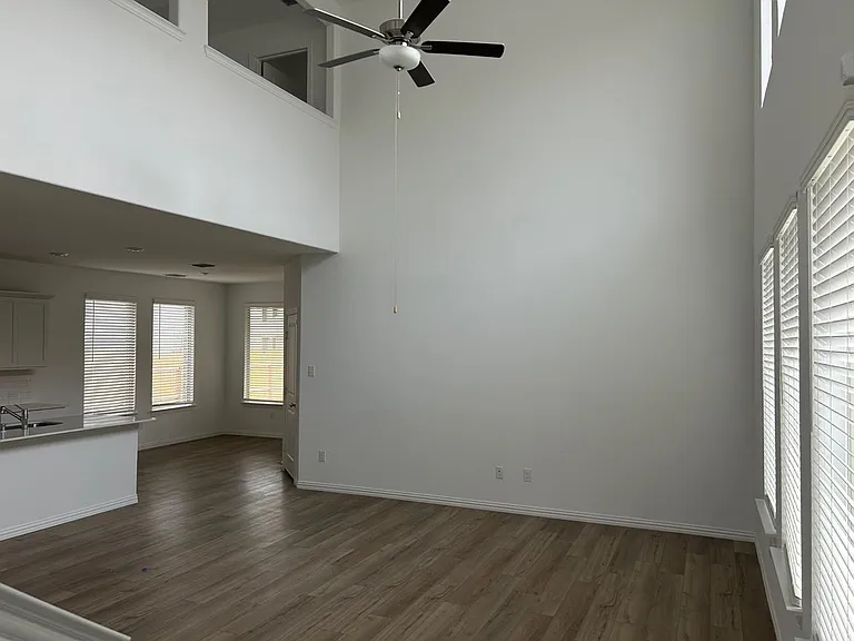 2517 Maplehurst Dr — Photo 3