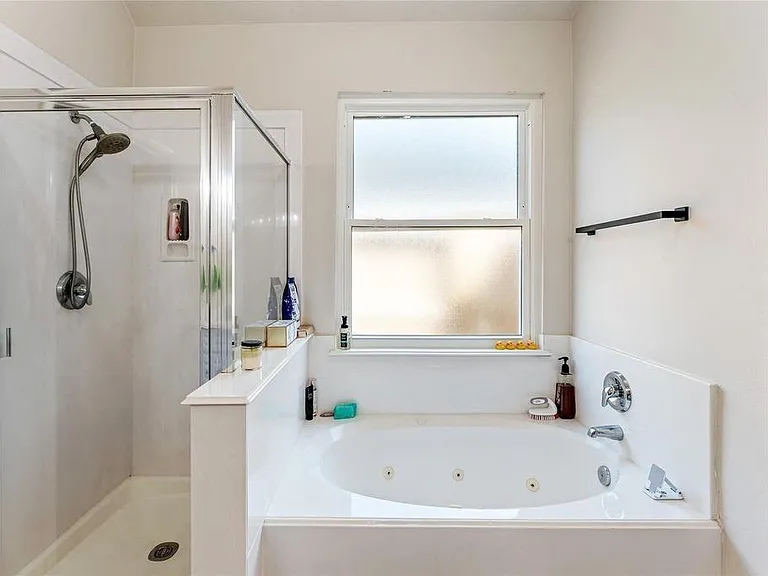 19106 Spring Meadows Ln — Photo 35