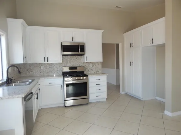 10720 Dove Ct, Adelanto, CA 92301