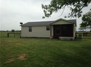 3854 Speed Ln, Flatonia, TX 78949