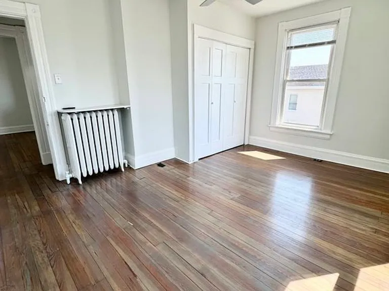 6828 Kenton Ave — Photo 12