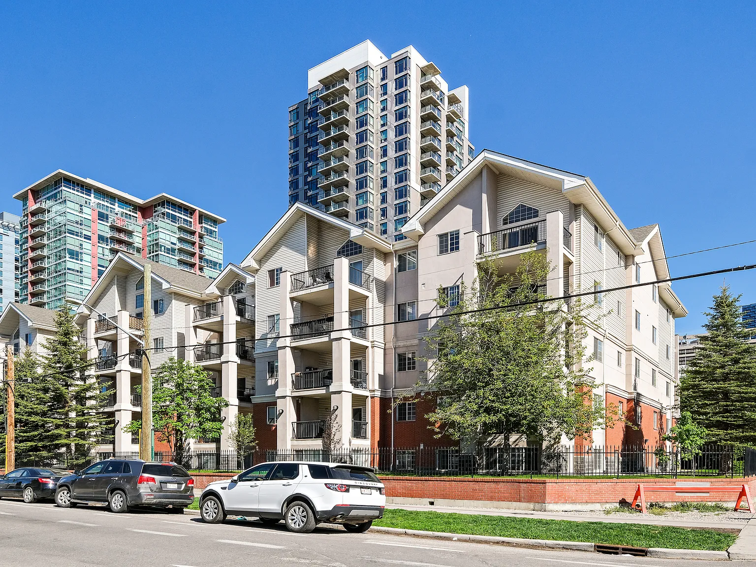126 14th Ave SW — Photo 1