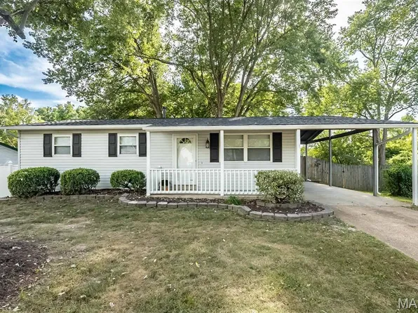 513 Harvest Dr, Saint Charles, MO 63304