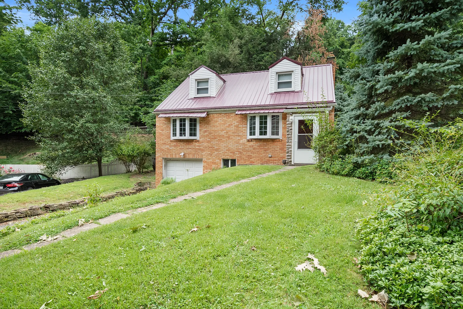405 Valley Dr photo 1