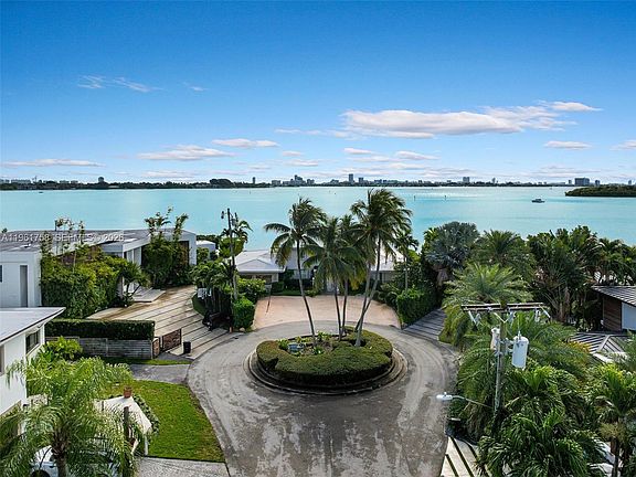 2nd image of 1990 NE 119th Rd