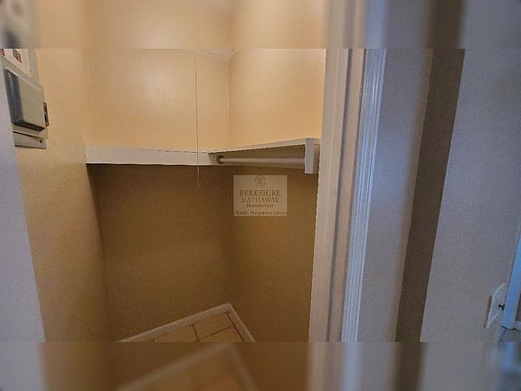 4th image of 953 6th St SE APT 4