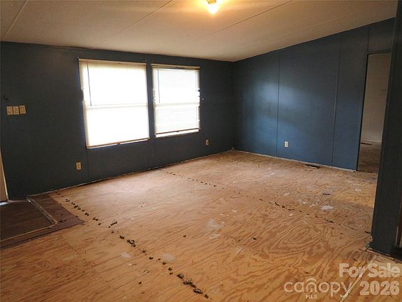 4th image of 153 Ridgewood St