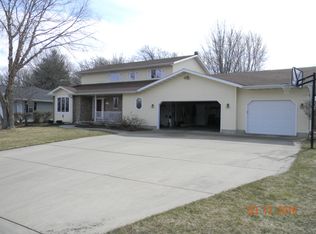 117 Wildwood Dr, Columbus, WI 53925