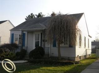 19364 Woodcrest St, Harper Woods, MI 48225