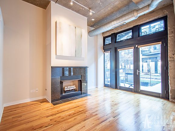 5th image of 1033 W 14th Pl Unit 113