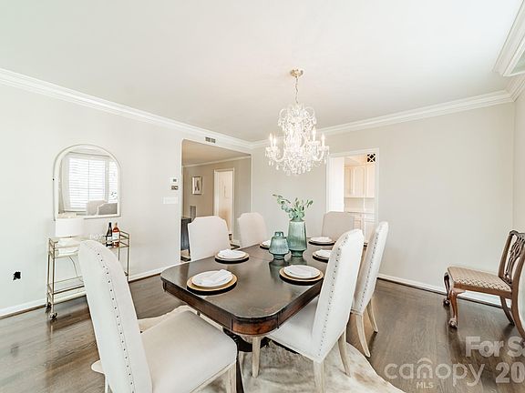 5th image of 1530 Queens Rd APT 304