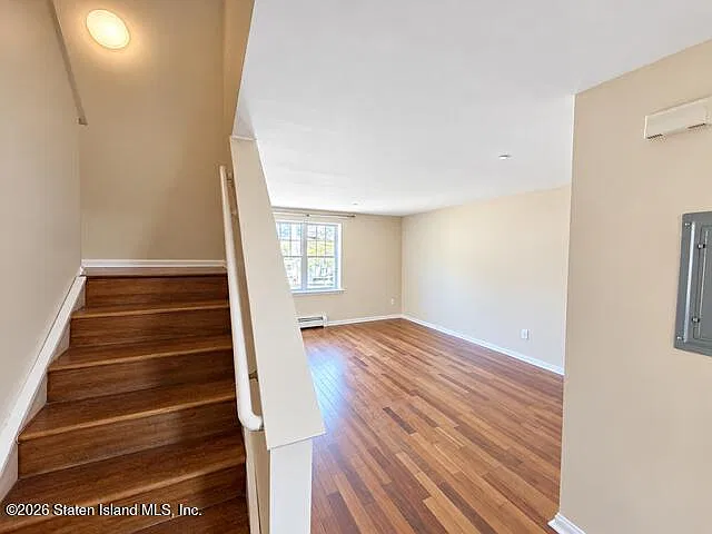 3 bed, 1.5 bath, 2040 sqft, $3,800 — Photo 4