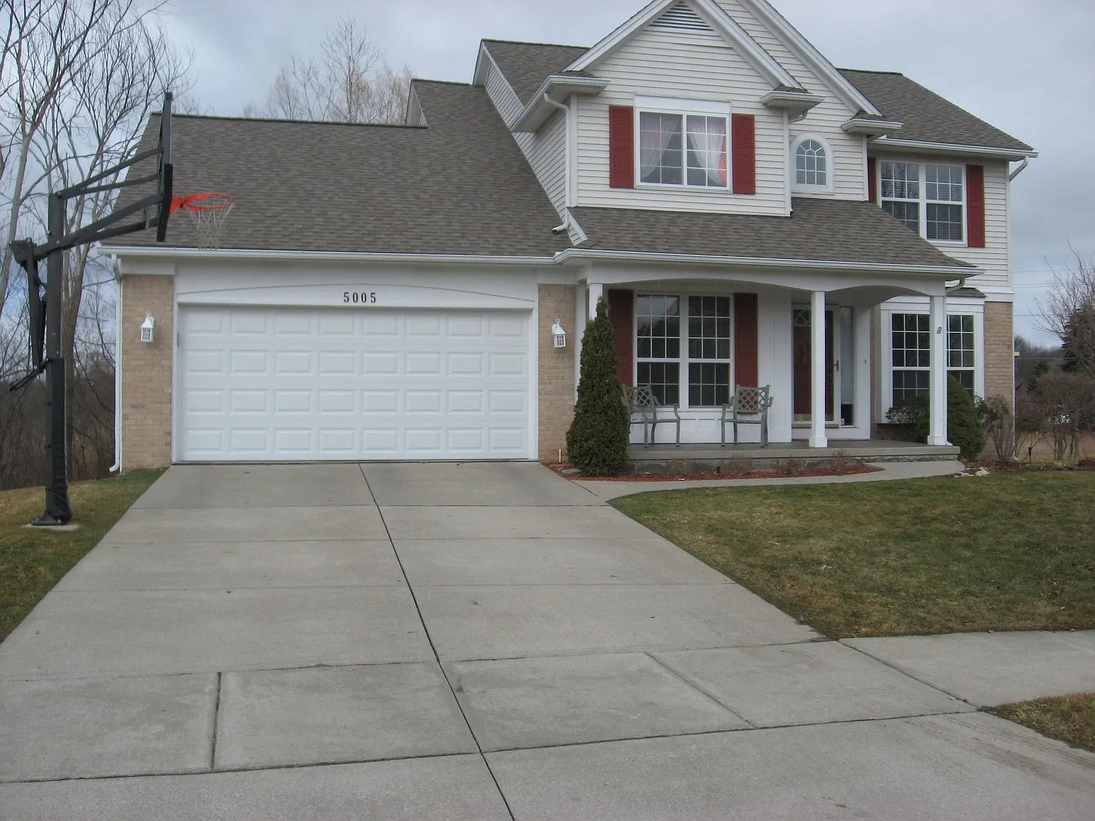 5005 Greenview Dr photo 1