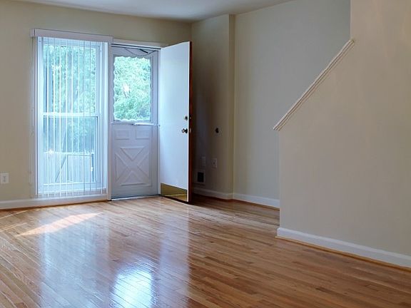 Beatiful hardwood floors!