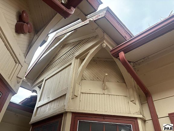 4th image of 1213 E 4th St