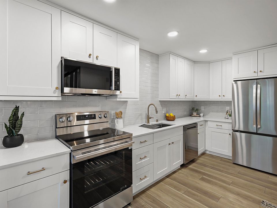 1st image of 340 East Blf