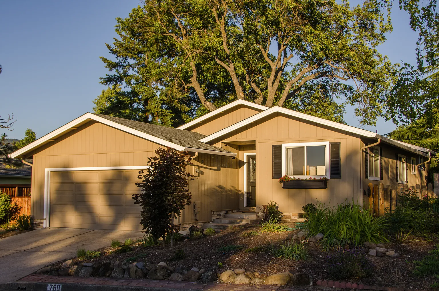 760 Oak Knoll Dr photo 1