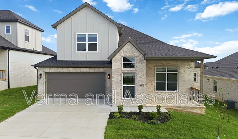 920 Trestle Ln — Photo 2