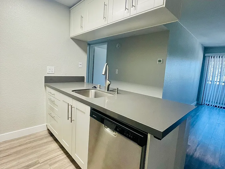 2209 Judson St #11B — Photo 2