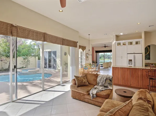 948 Island Club Sq, Vero Beach, FL 32963