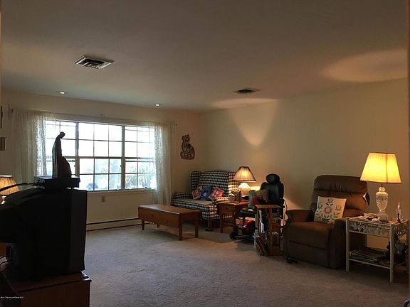 3rd image of 593B Lake Point Dr