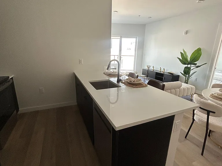 6 Madison St #VAR1 — Photo 3